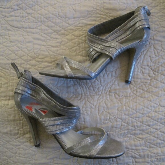 NINE WEST NWERLINA SILVER STRAPPY HEELS 9 $79.00 VGUC - Picture 2 of 6